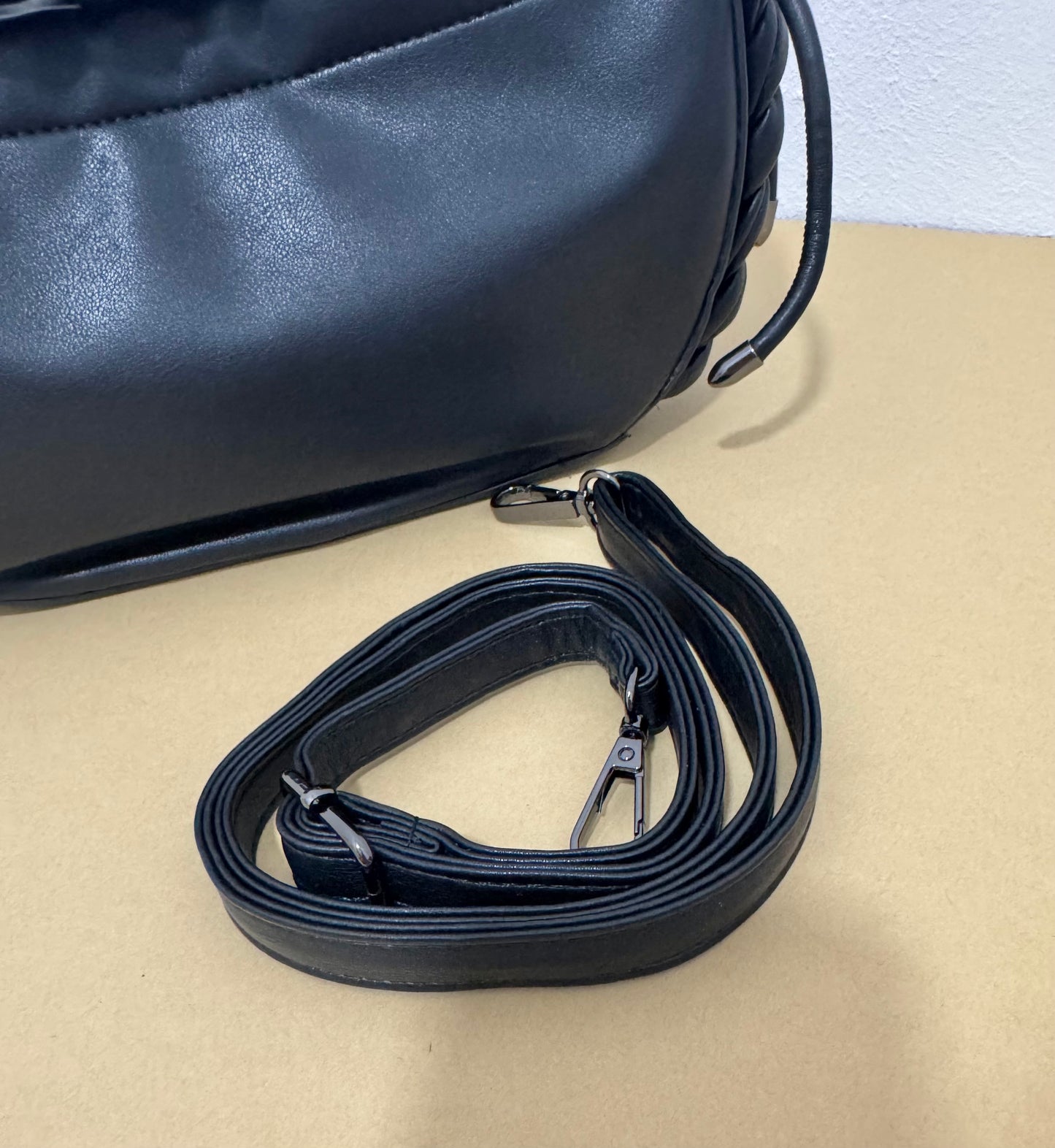 Borsa elegante in similpelle nera