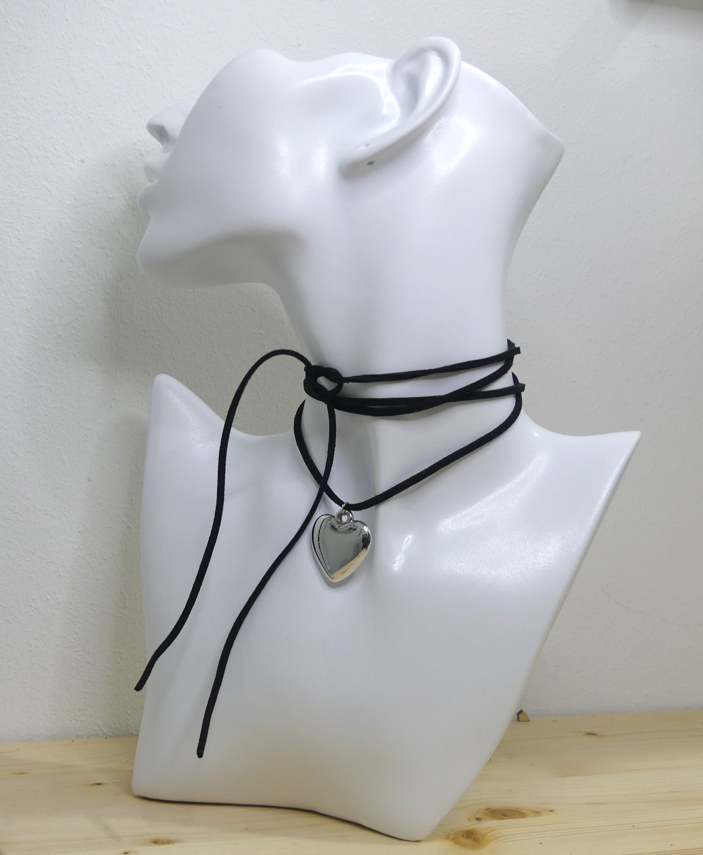 Choker con cuore elegante