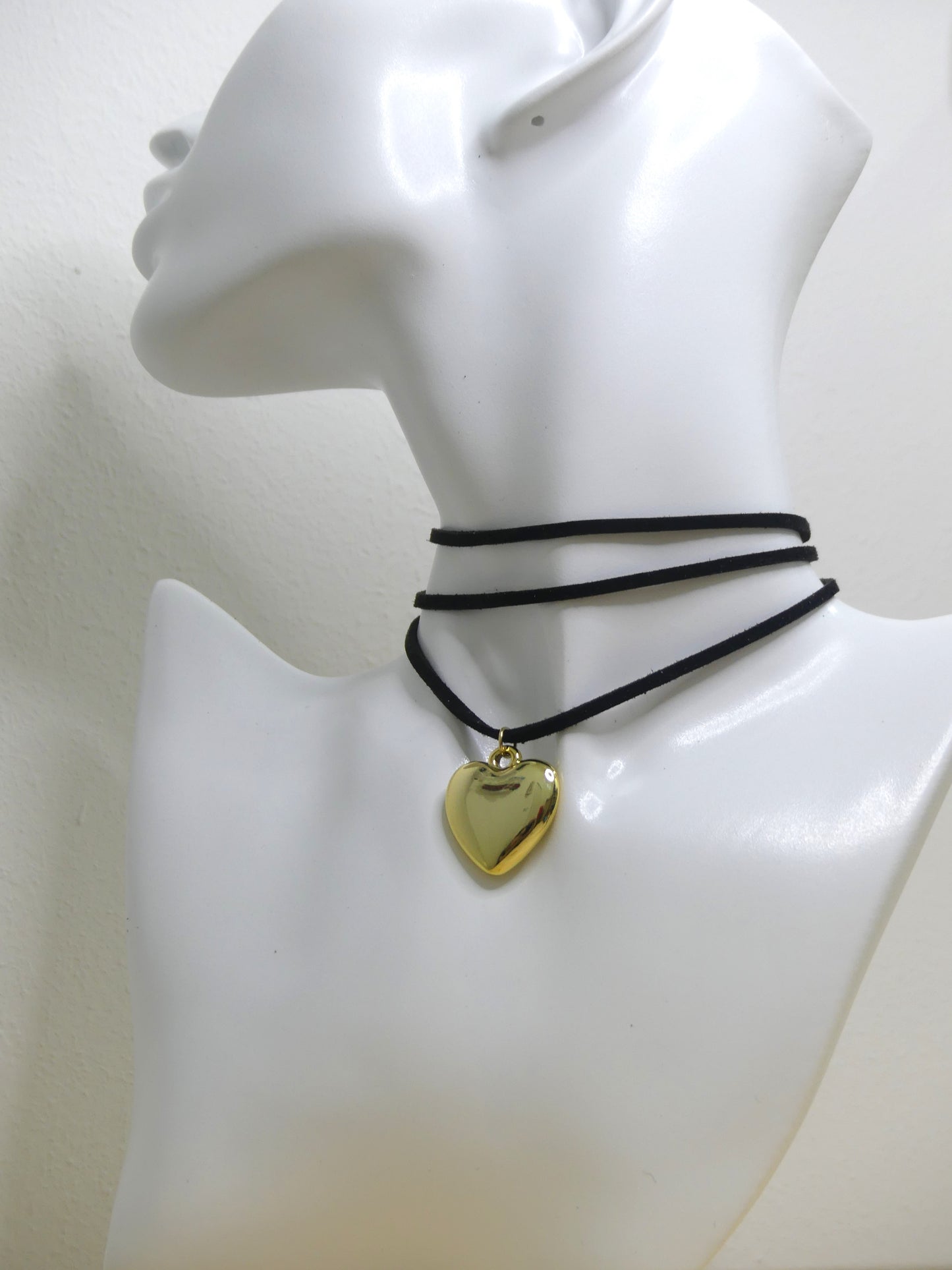 Choker con cuore elegante